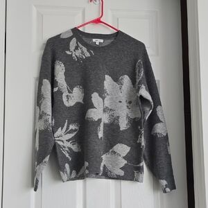 Reitmans Gray and White Floral Sweater